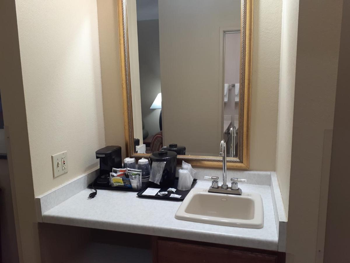 Country Inn & Suites By Radisson, Freeport, Il Kültér fotó